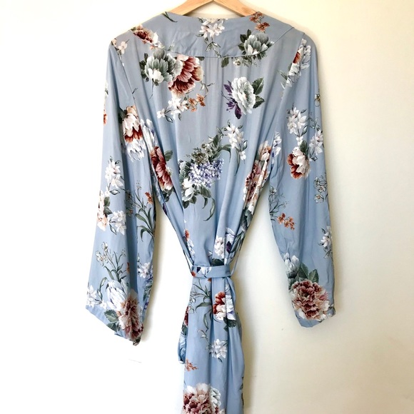 FLORAL ROBE - Picture 2 of 3